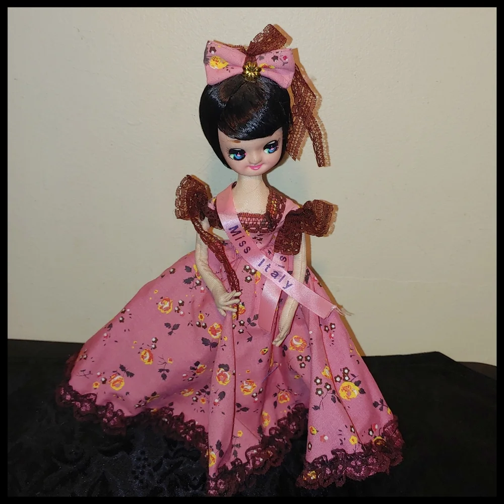 Vintage International Beauties Doll Miss Italy